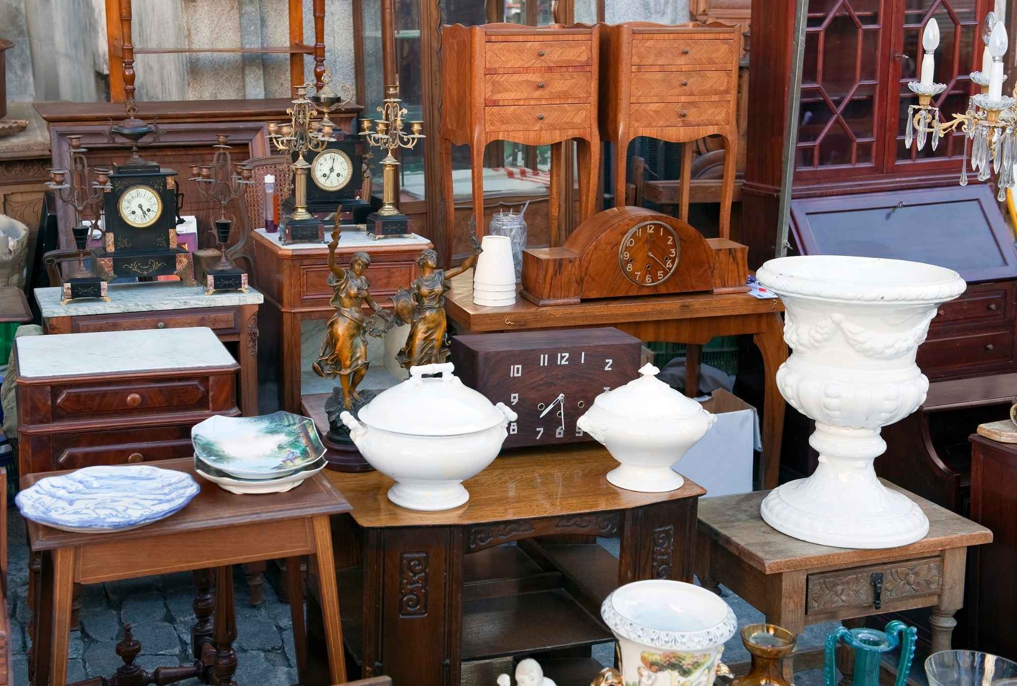 Emporium: mercatino d’antiquariato in Piazza Savonarola